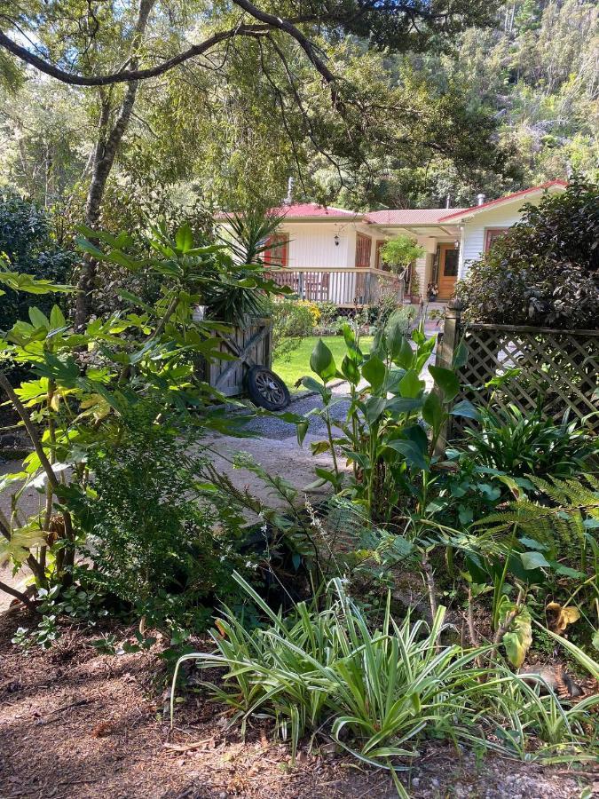 Twin Totara Cottage Upper Hutt Exterior foto